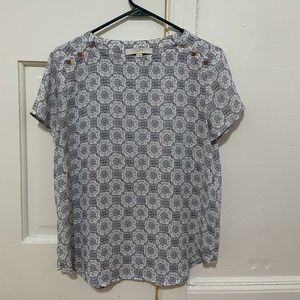Loft black and white patterned short sleeve blouse in size small